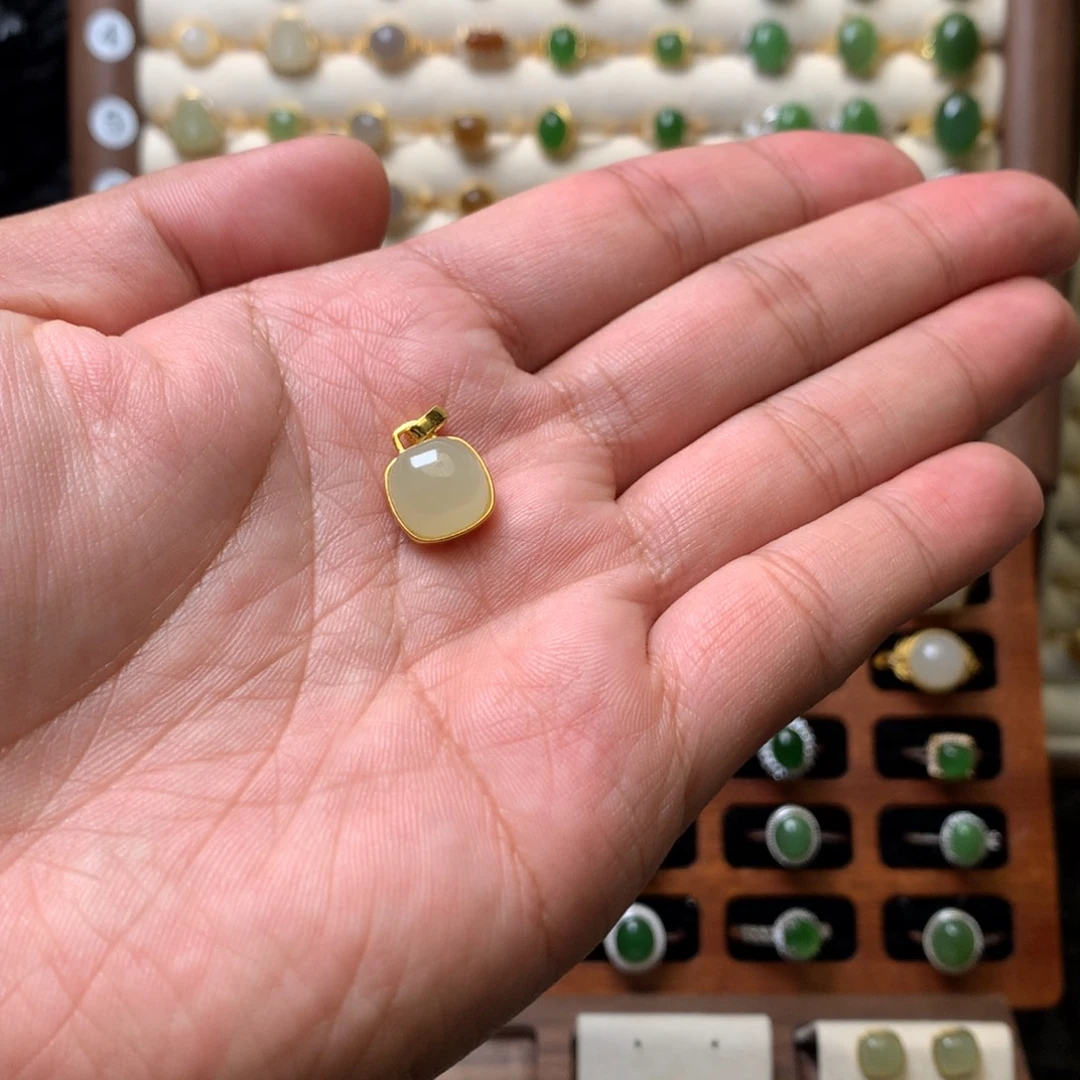 茶***悠和田玉银S925镶嵌颈饰