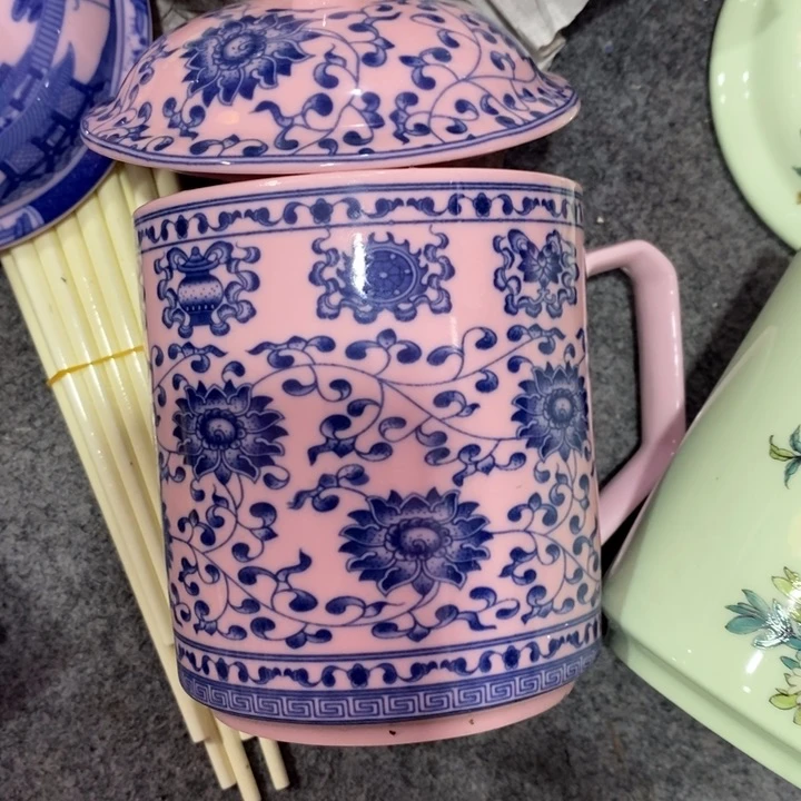 摆件瓷红稀土青花莲托八宝办公杯