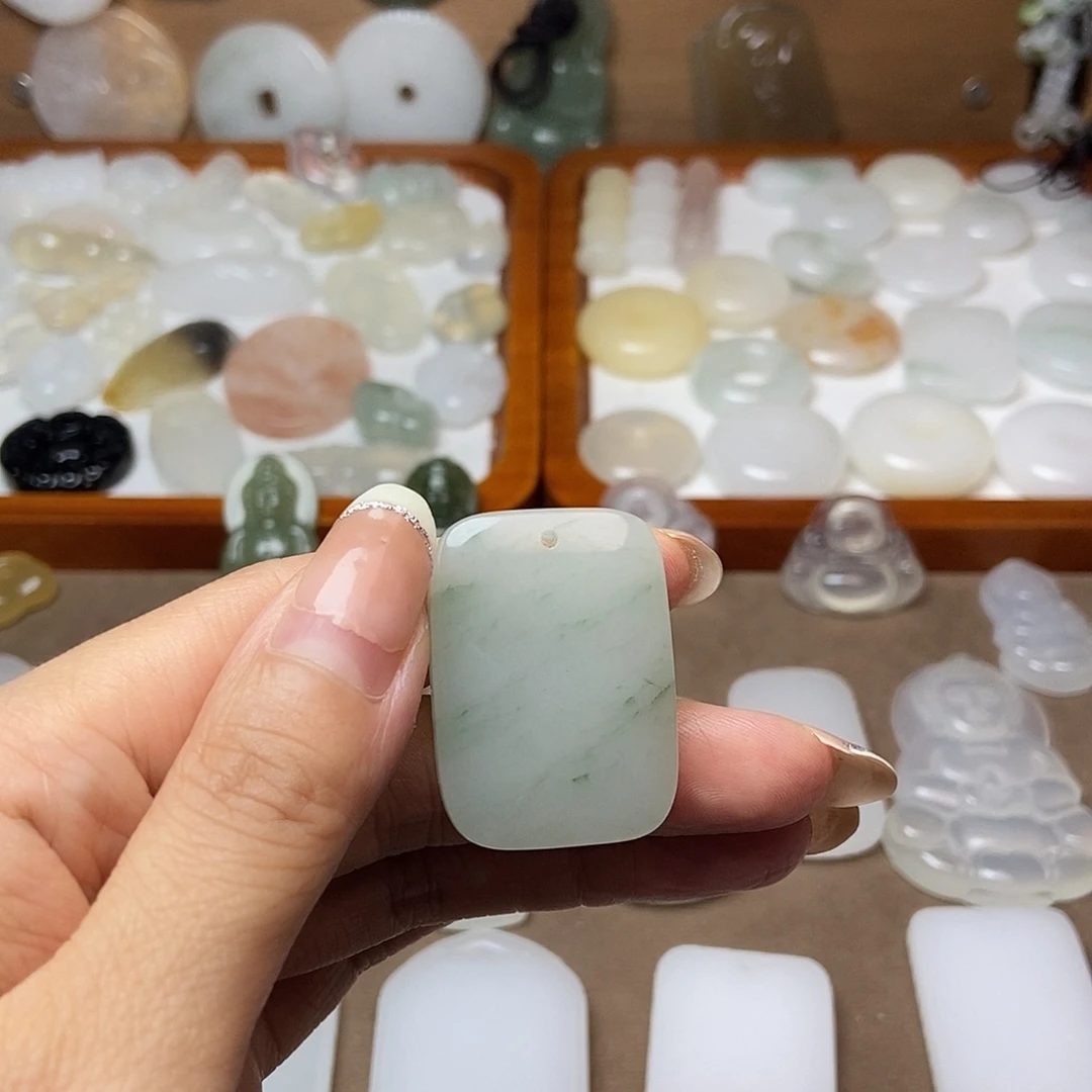 石英质玉未镶嵌颈饰