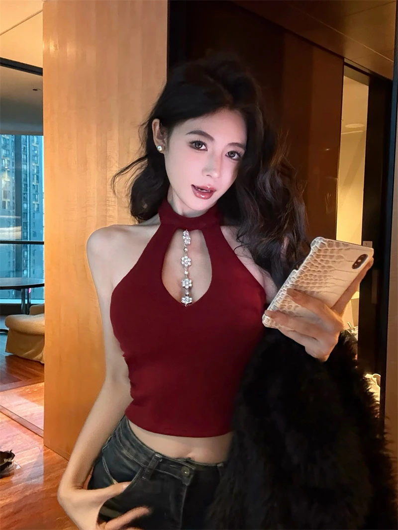 纯欲风镶钻镂空挂脖吊带背心女冬季修身内搭红色绝美短款露背上衣
