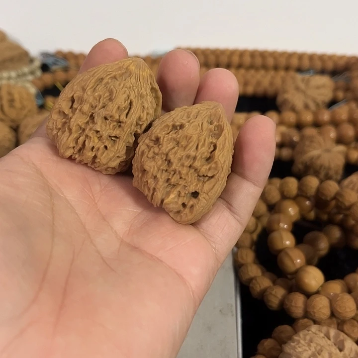 把件文玩核桃38左右微瑕练手南疆，编号023