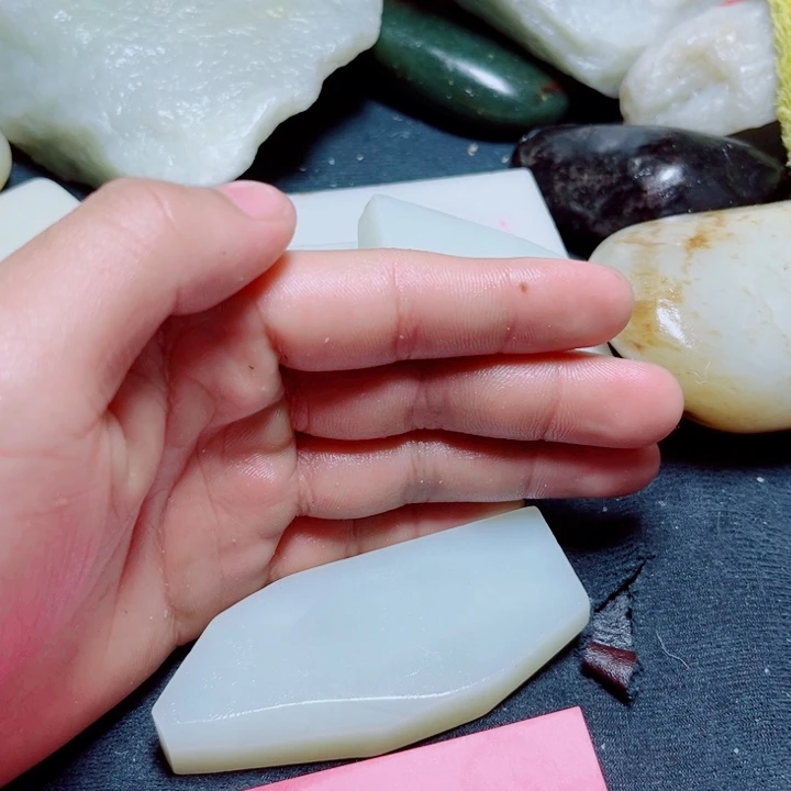 踏***梅和田玉（糖玉）未镶嵌珠宝奇石