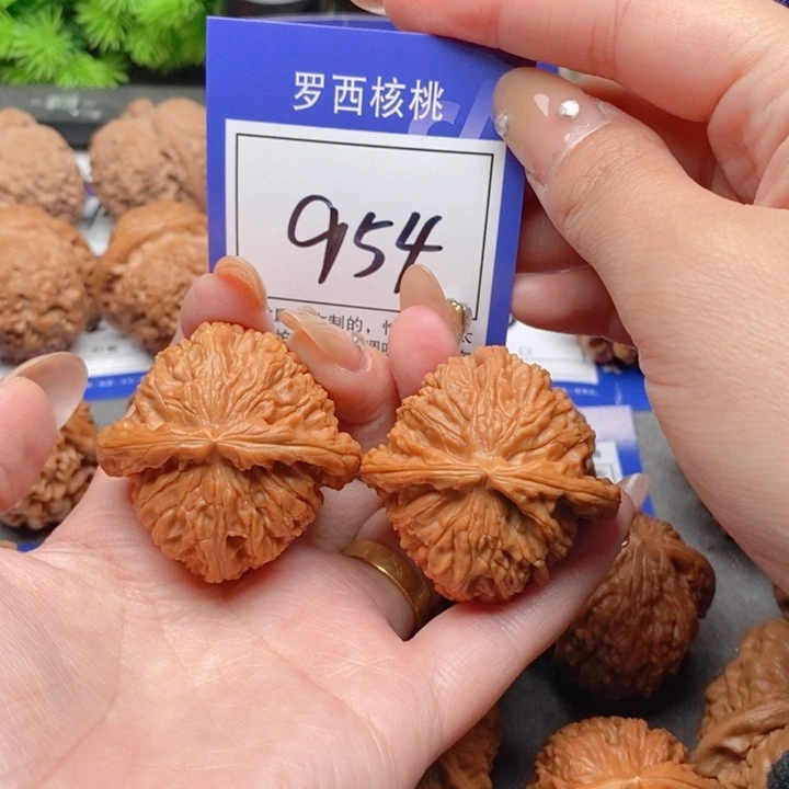 把件桃核41白狮子954号牌
