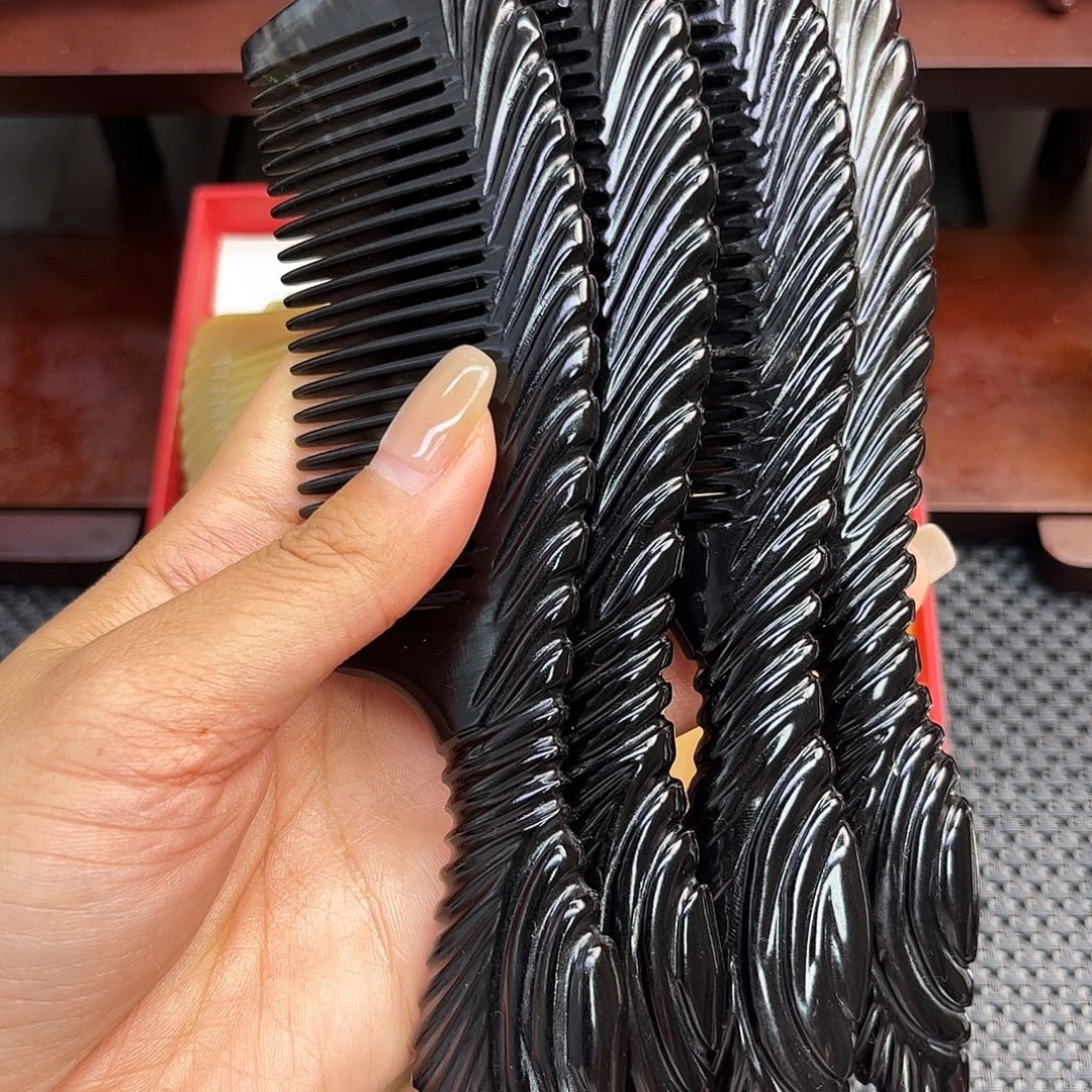 纯手工制作纯牛角梳子