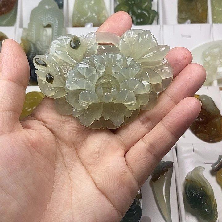 原***使蛇纹石玉未镶嵌颈饰