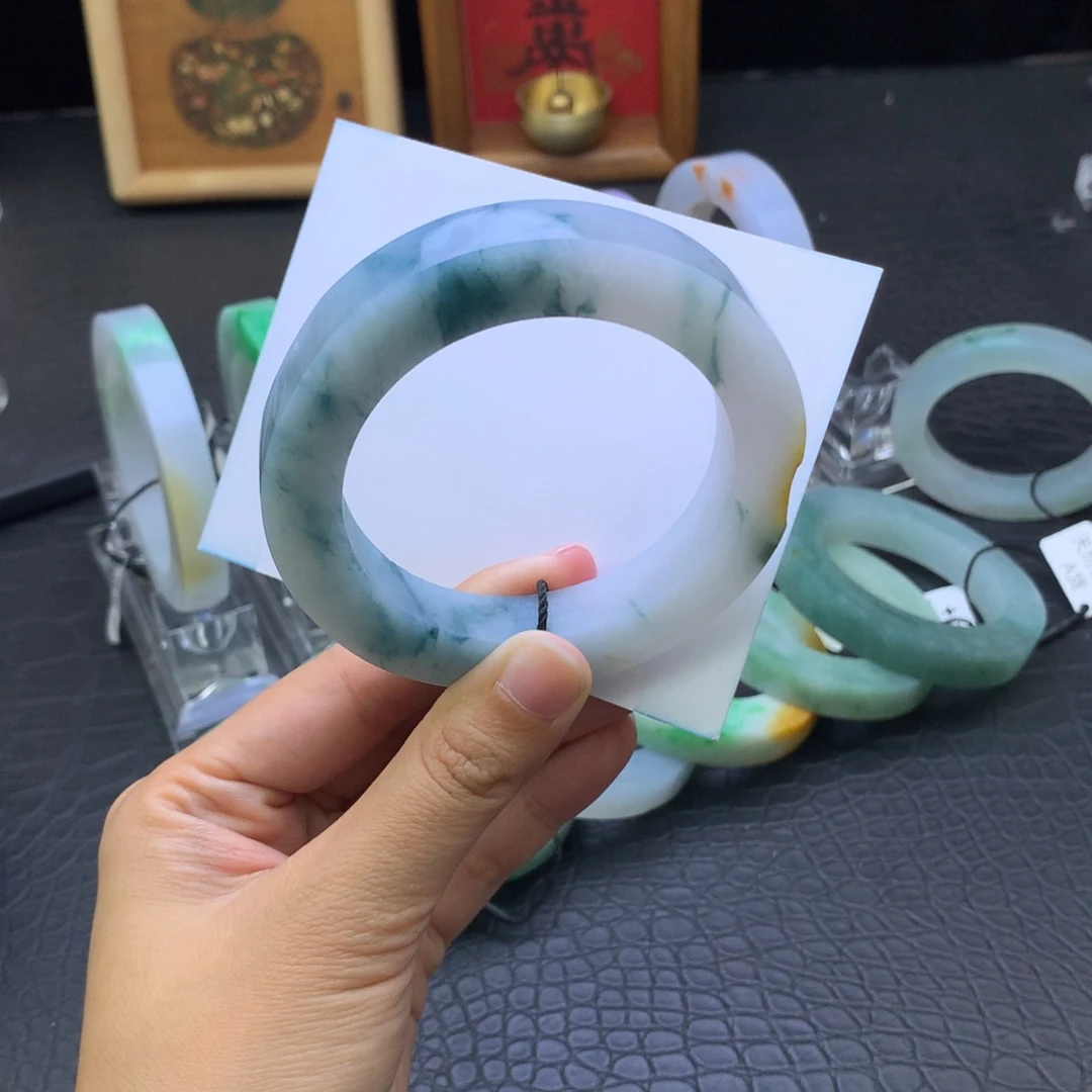 定制翡翠未镶嵌翡翠手镯