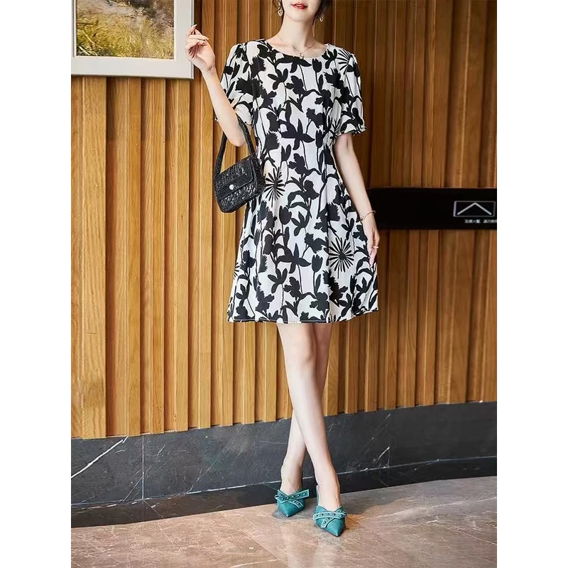 5549 夏季2025年新款显瘦a字版气质时尚印花连衣裙