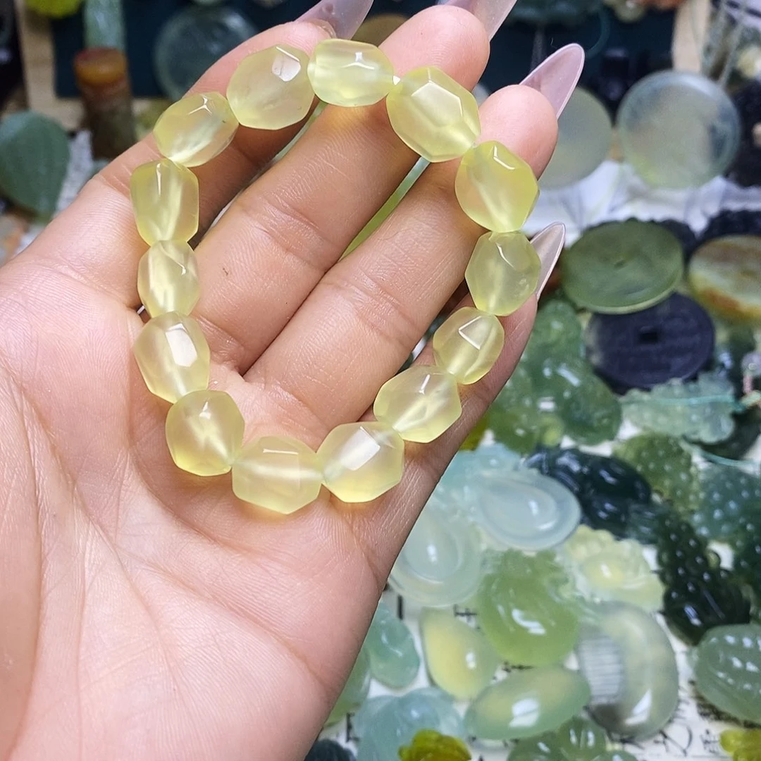蛇纹石玉未镶嵌颈饰诺*¥