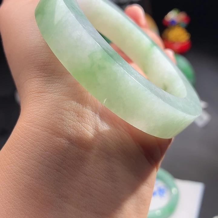 定制翡翠未镶嵌翡翠手镯