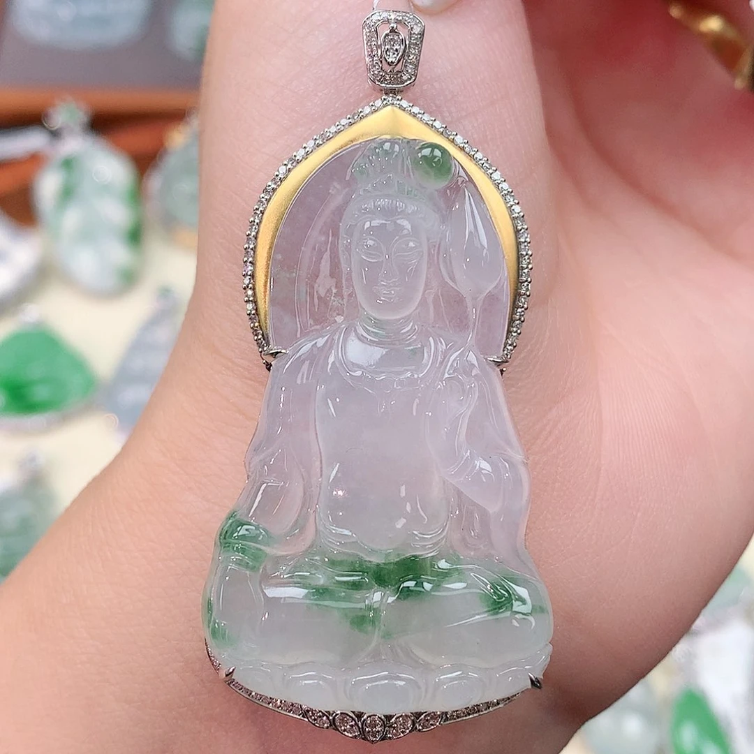 颈饰18K金镶嵌翡翠观音