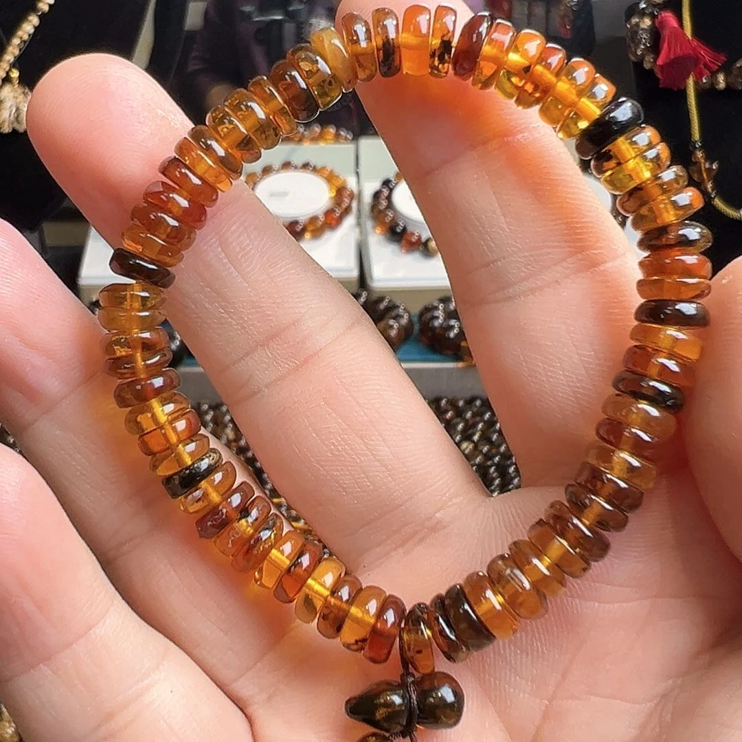 琥珀颈饰未镶嵌抚顺