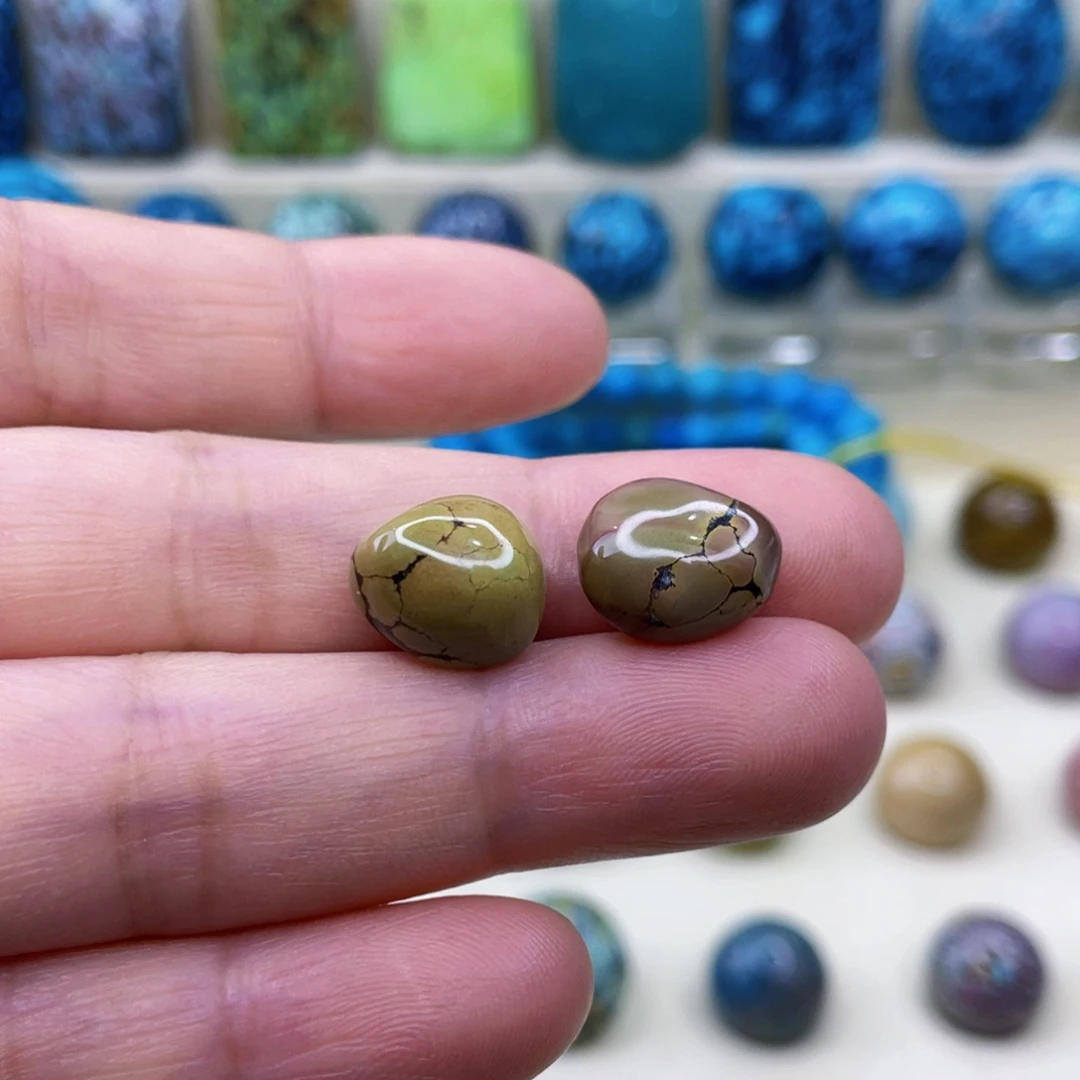 未镶嵌绿松石颈饰