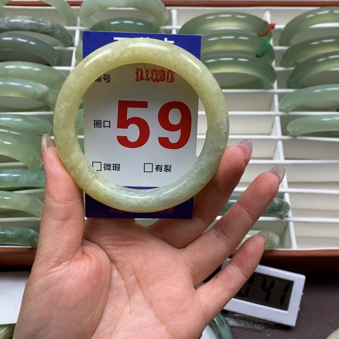 岫玉手镯未镶嵌我