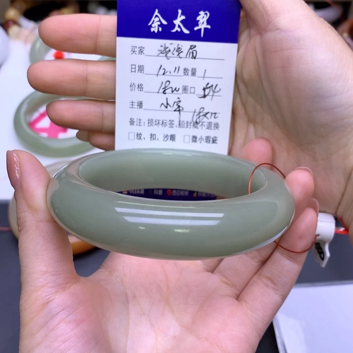 未镶嵌手镯石英质玉