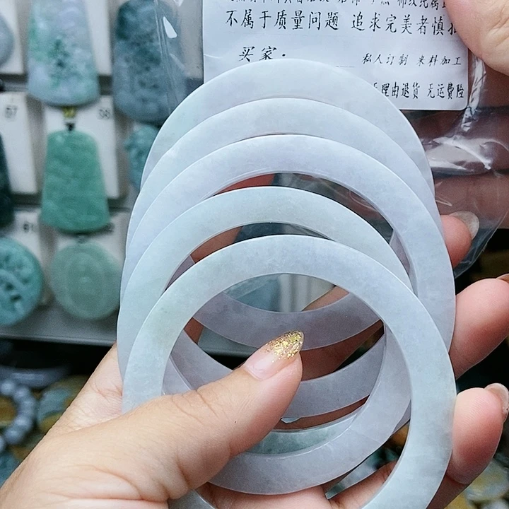 颈饰足铂镶嵌翡翠翡翠