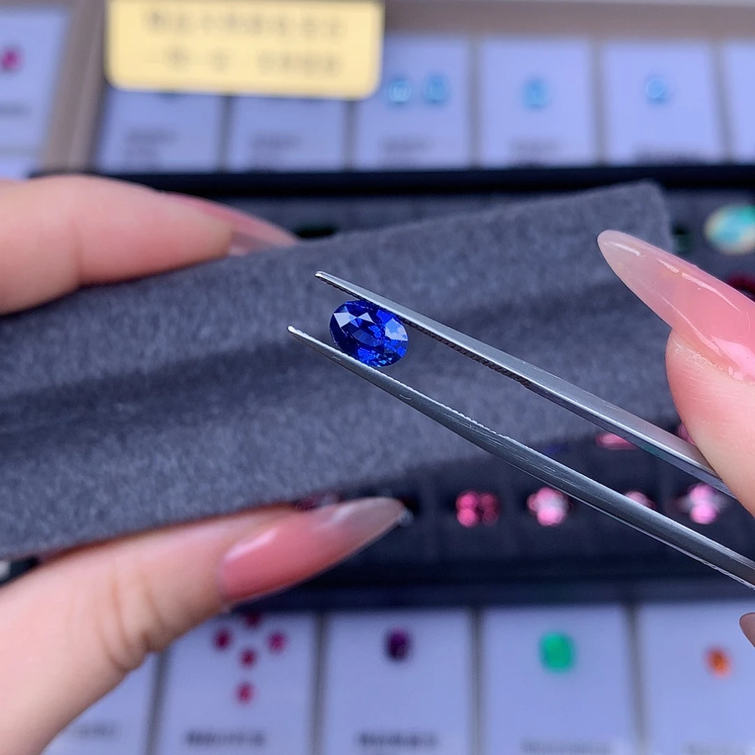 蓝宝石裸石未镶嵌1.065克拉皇家蓝