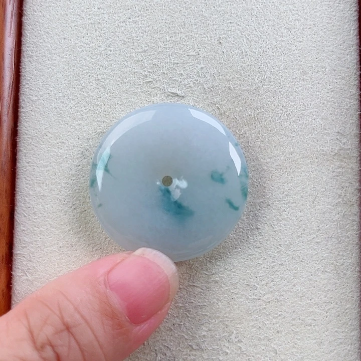 翡翠未镶嵌颈饰孤品