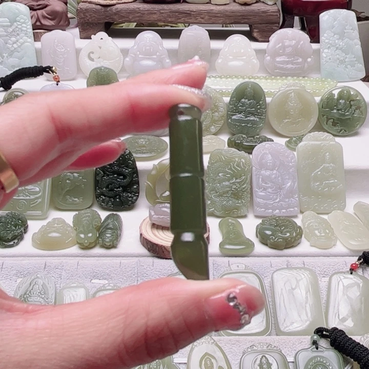 和田玉未镶嵌颈饰