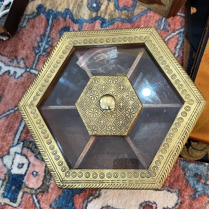 有机玻璃包铜干果盒六边形