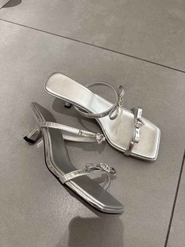 韩版高跟鞋细跟高跟鞋外穿见外包装方头通用一字带