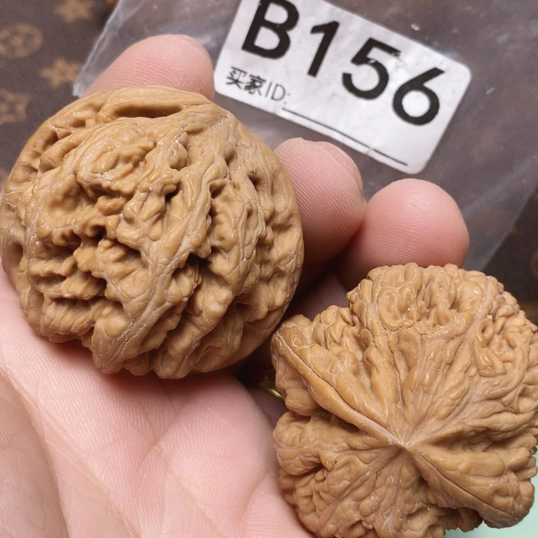 文玩核桃把件粗筋42尺。