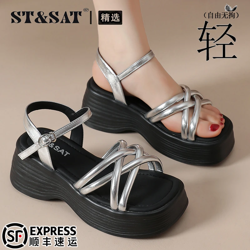 星期六松糕露趾凉鞋女2025秋季软底增高不累脚一字带罗马沙滩凉鞋