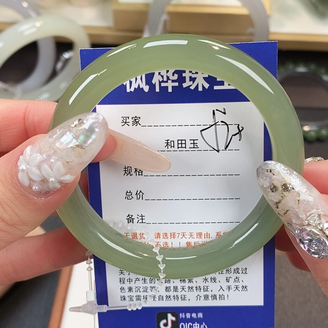 和田玉未镶嵌手镯