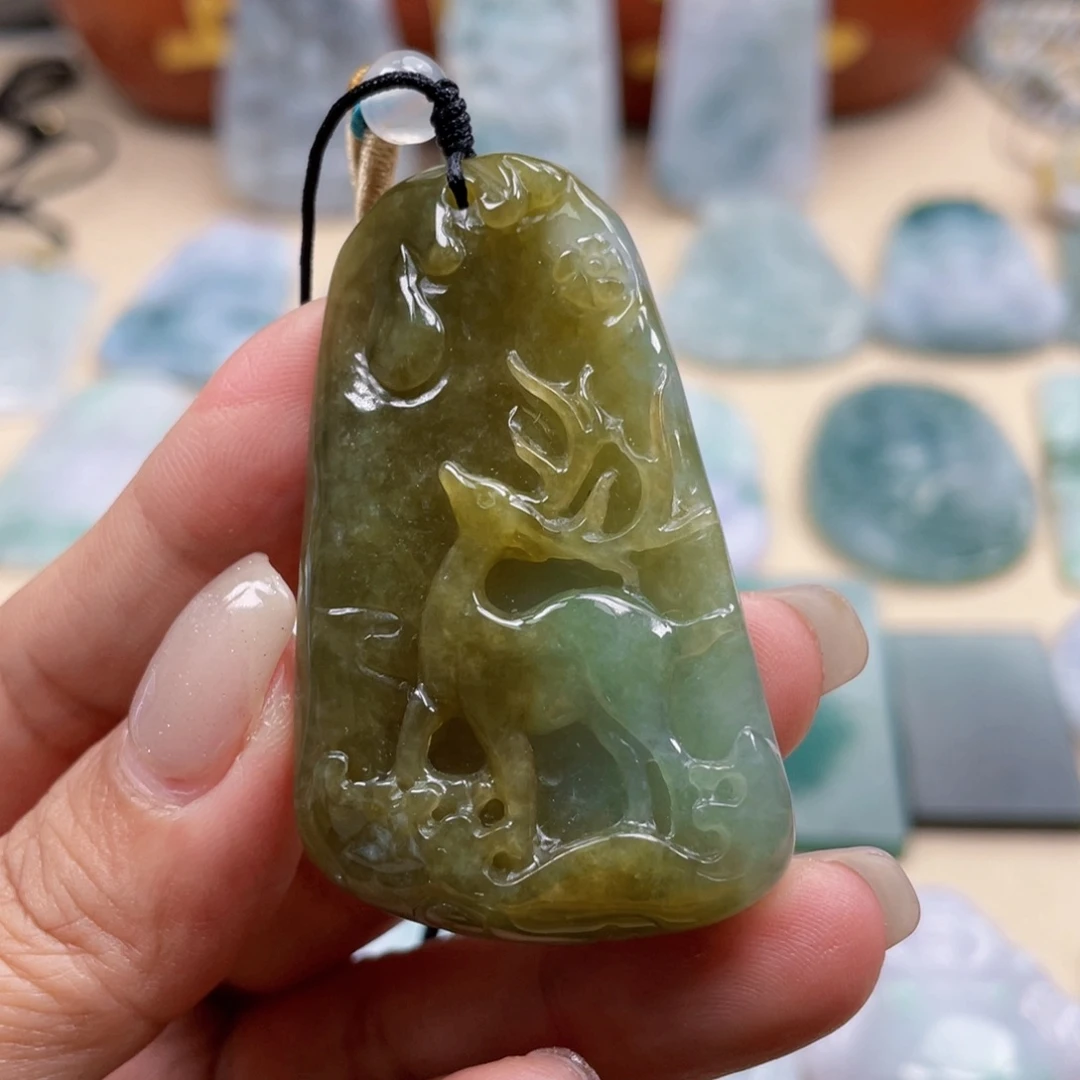 翡翠未镶嵌颈饰鹿牌