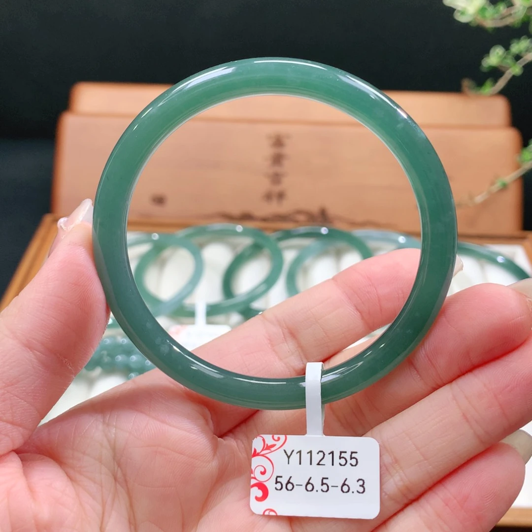 翡翠手镯未镶嵌天然