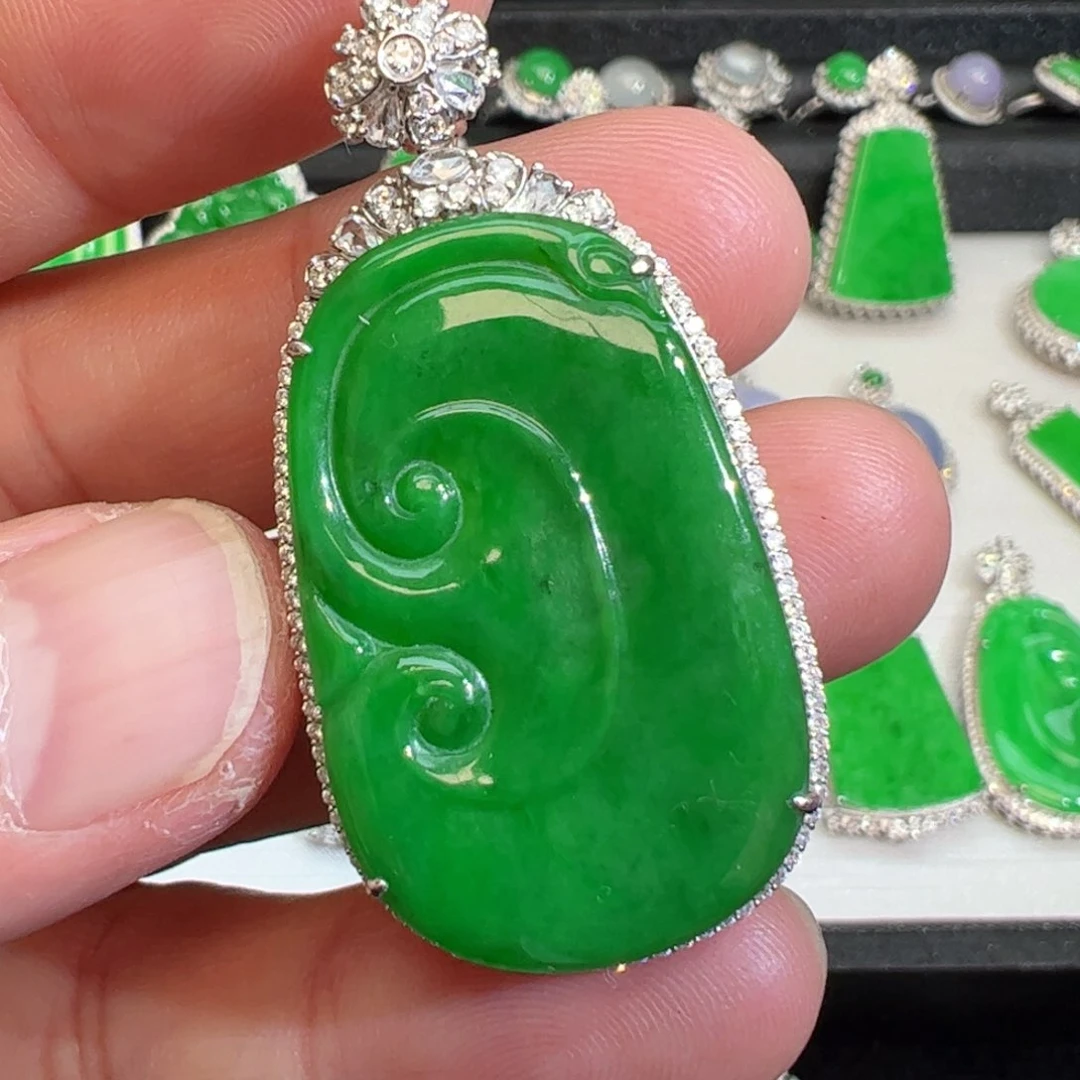 翡翠吊坠(不含链)18K金镶嵌