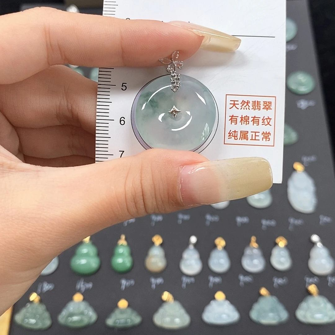 颈饰18K金镶嵌翡翠