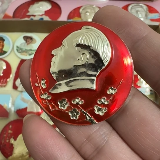 鸿***芯其他普通金属圆形红色人物形象