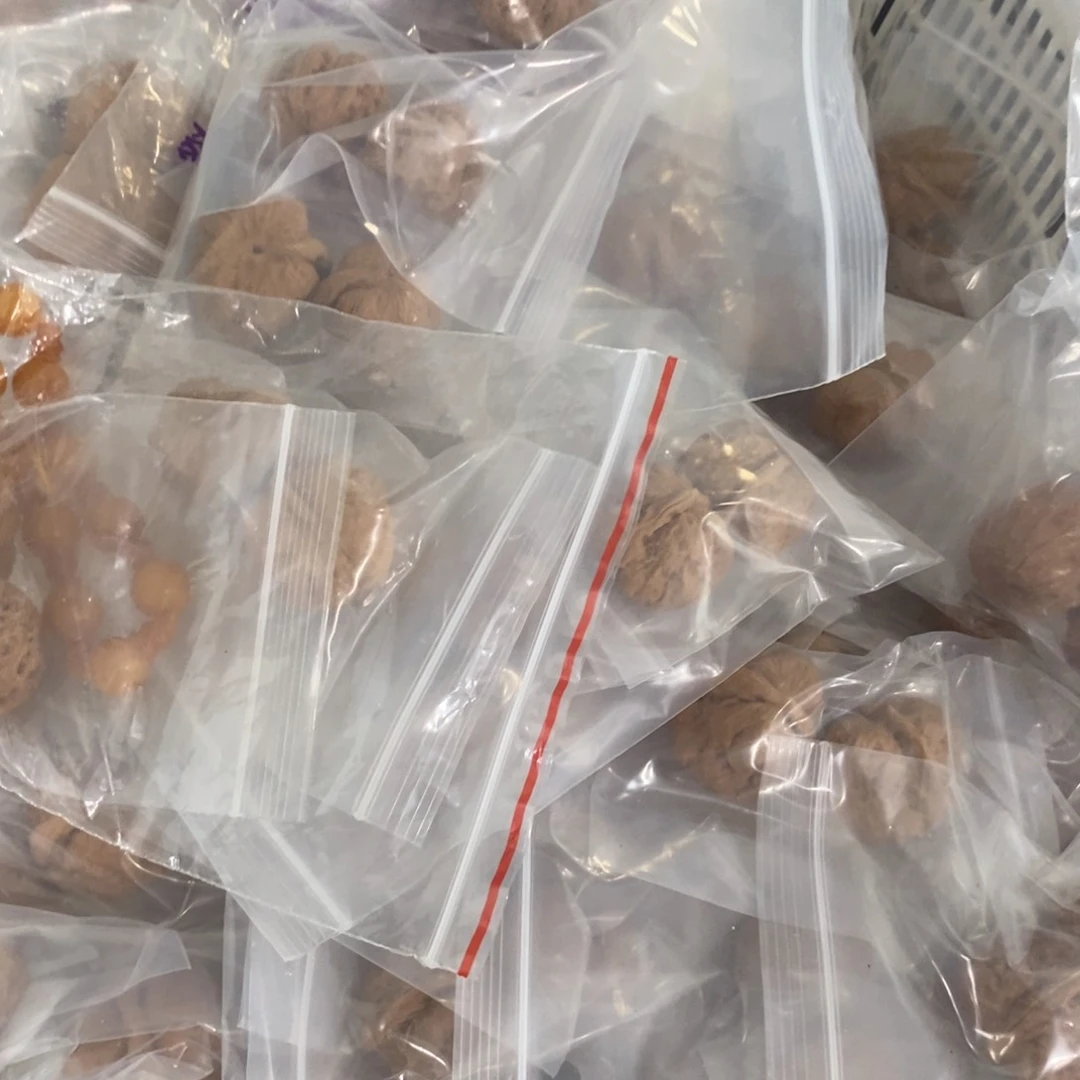 文玩核桃吊坠元宝青蛙有瑕疵