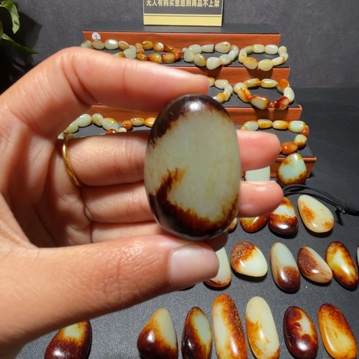 可***猪和田玉未镶嵌颈饰