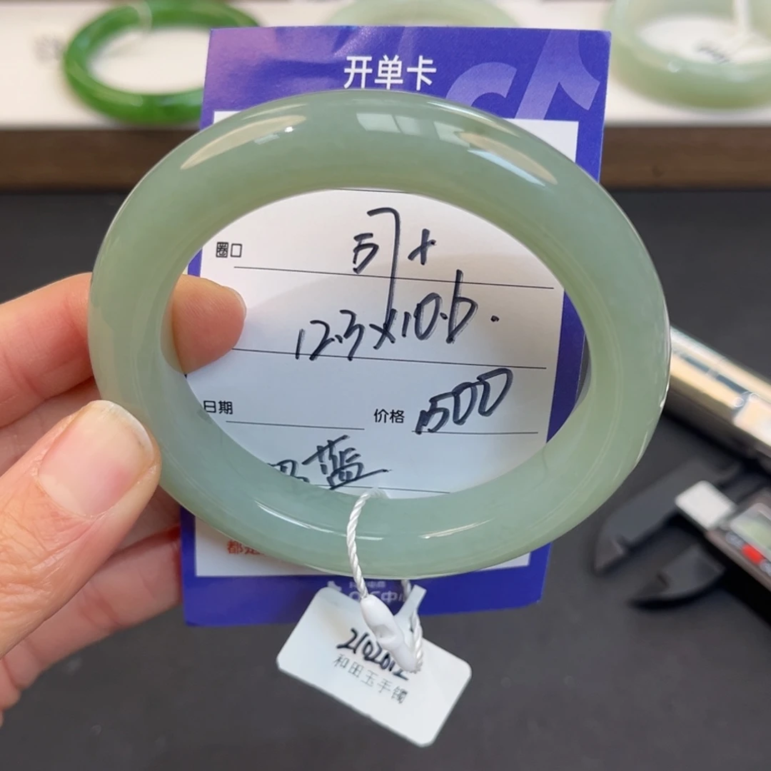 和田玉未镶嵌手镯