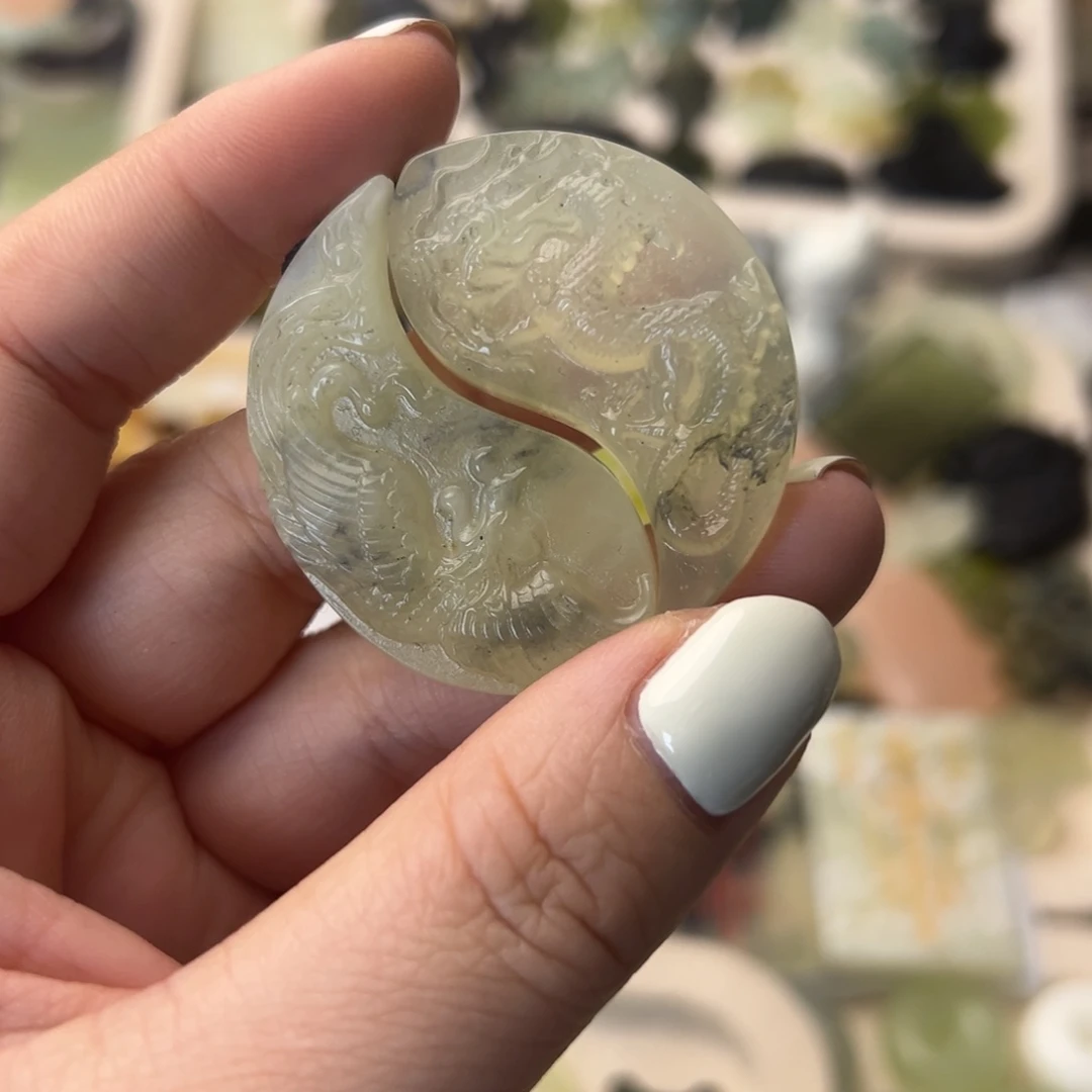 蛇纹石玉颈饰合金