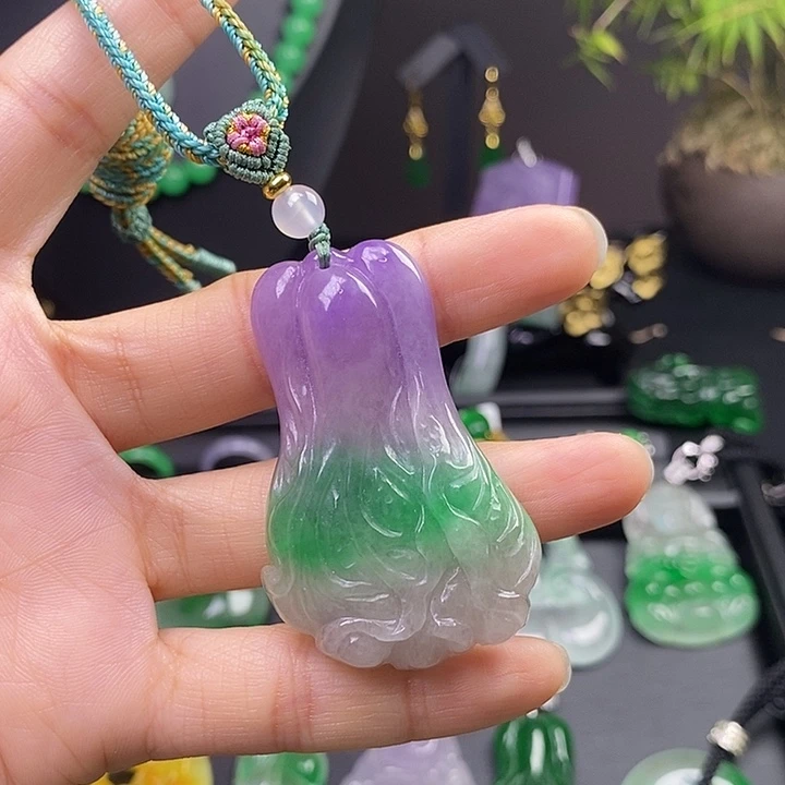 翡翠未镶嵌吊坠(赠链)