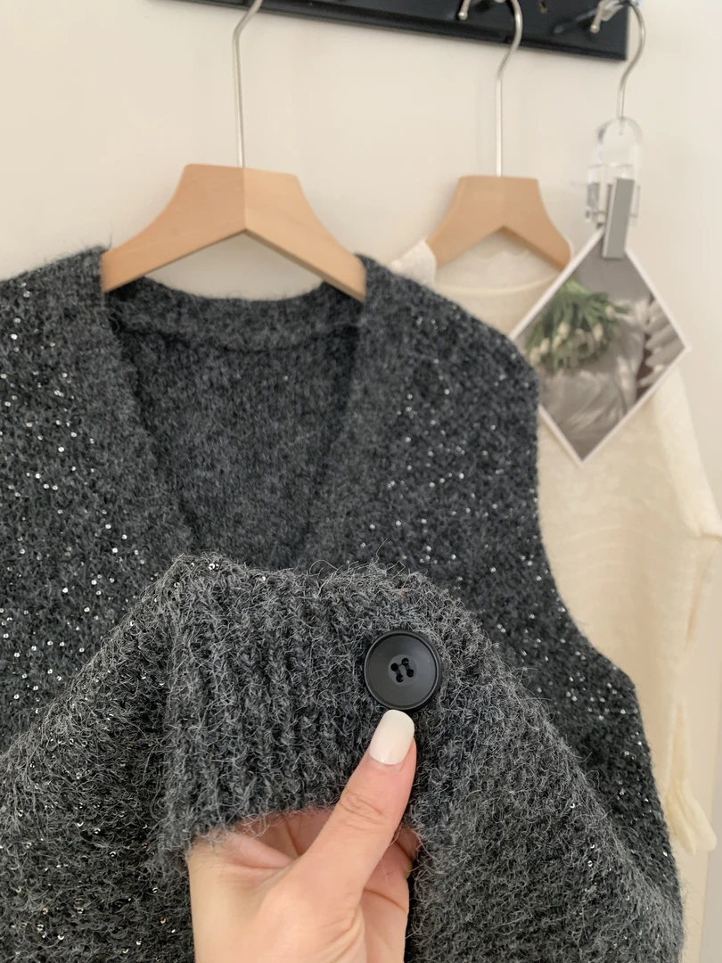 【优雅繁星】简约韩版V领无袖针织宽松亮片时尚针织纽扣背心马甲