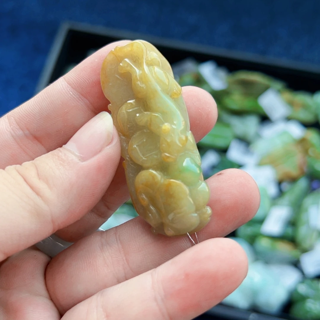 翡翠未镶嵌颈饰挂件