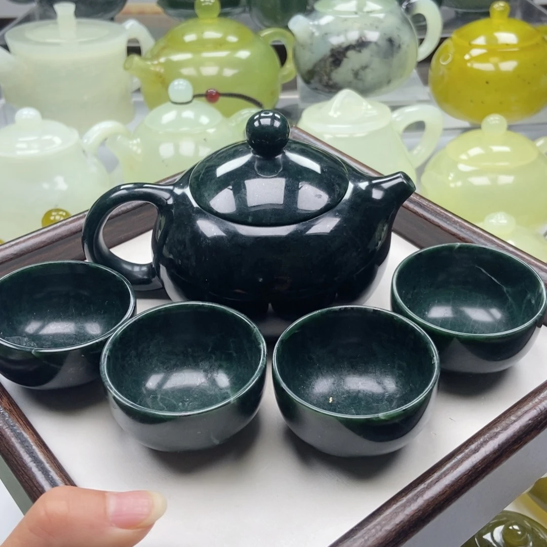 蛇纹石玉未镶嵌壶