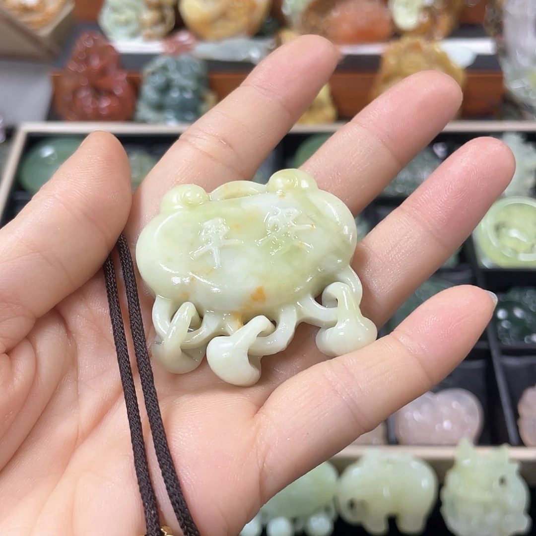 蛇纹石玉颈饰未镶嵌