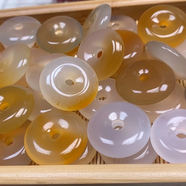 未镶嵌颈饰玛瑙/玉髓卡30左右平安扣4个