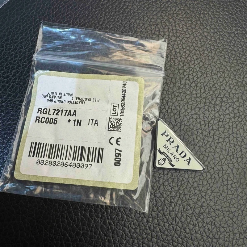 95新 Prada/普拉达 零件单个/ 乱乱子中古/111279不支持鉴定