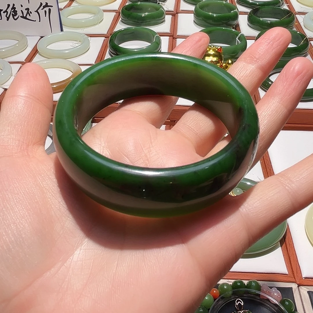 和田玉未镶嵌手镯