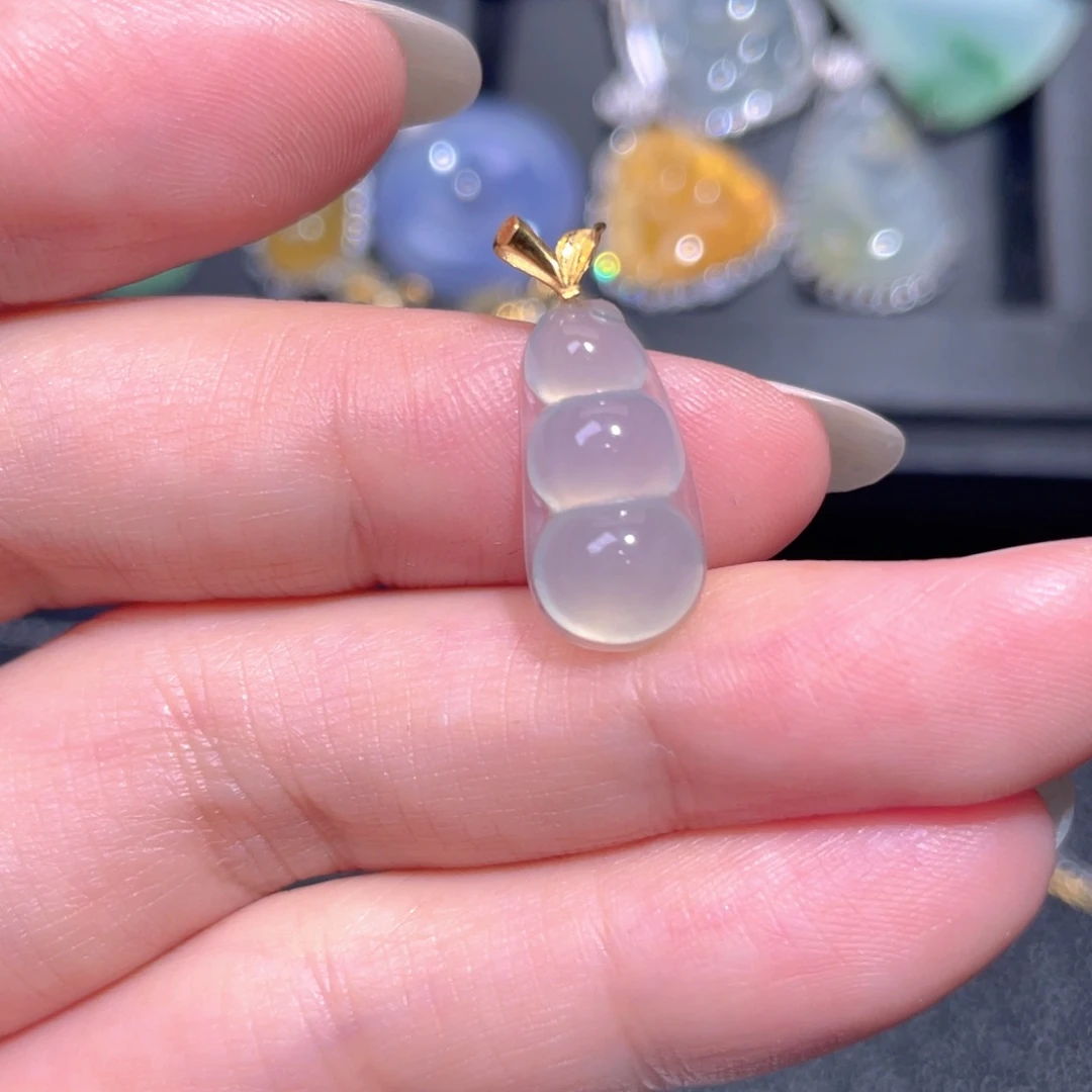 颈饰18K金镶嵌翡翠翡翠