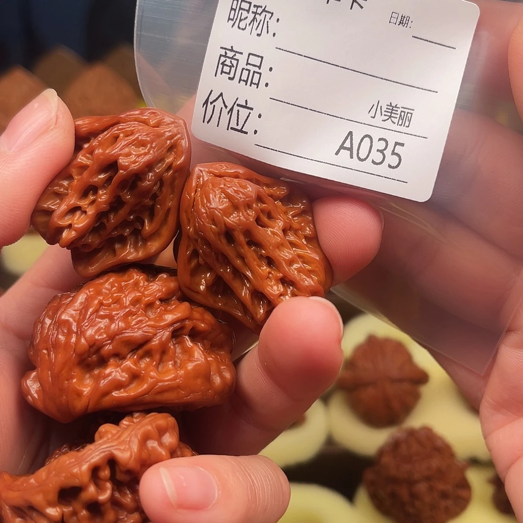 画***人吊坠桃核聚宝盆加嘎姑姑