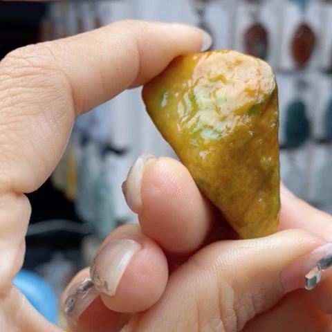 翡翠颈饰未镶嵌翡翠