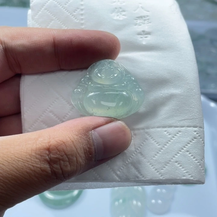 翡翠未镶嵌颈饰佛