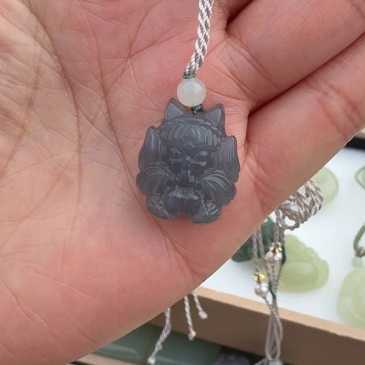 和田玉未镶嵌颈饰菲