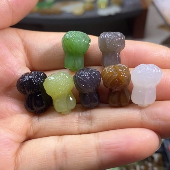 和田玉未镶嵌挂件98一个多样性发其一